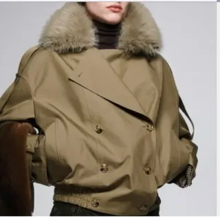 Cazadora Zara Beige/Marrón/verde con Cuello Peludo