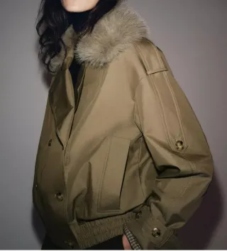 Cazadora Zara Beige/Marrón/verde con Cuello Peludo