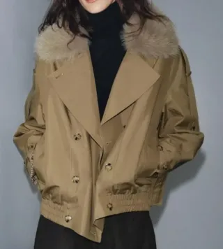 Cazadora Zara Beige/Marrón/verde con Cuello Peludo