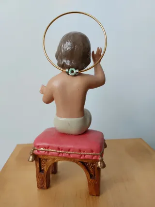 Niño Jesús Olot 20 cm con Escaño