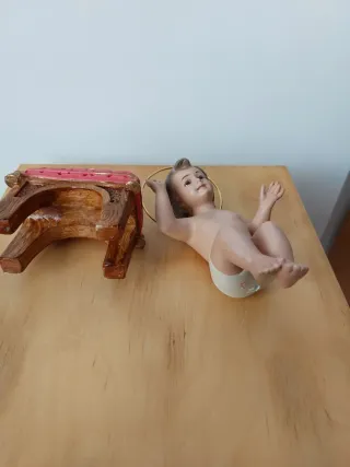 Niño Jesús Olot 20 cm con Escaño