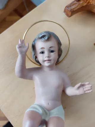 Niño Jesús Olot 20 cm con Escaño