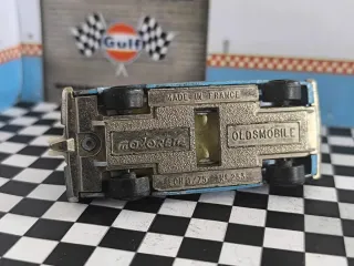 Coche Majorette Oldsmobile Azul