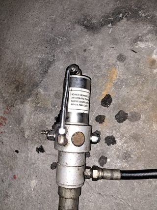 Bomba Neumática con Litrómetro Digital