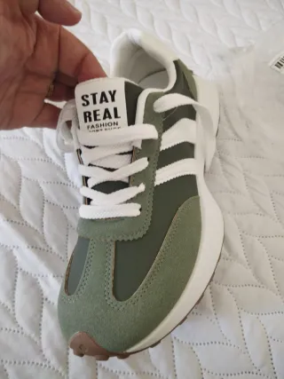 Zapatillas casuales verdes y blancas