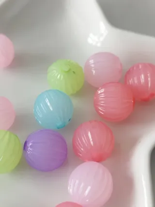 Abalorios redondos acanalados