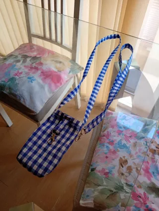 Bolso para llevar el móvil y llavero