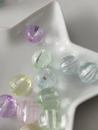 Abalorios transparentes facetados