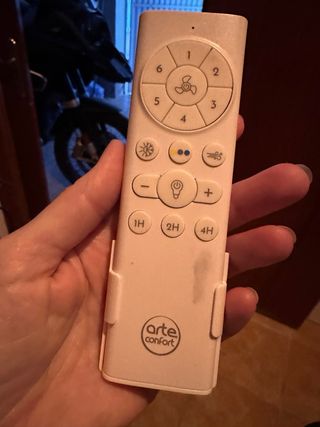 Ventilador de techo blanco y transparente