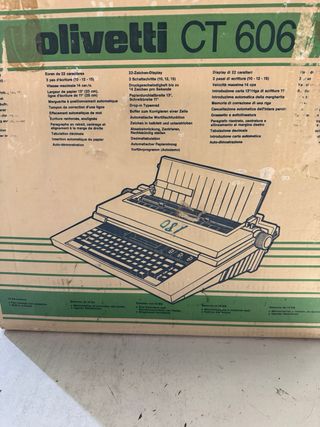 Máquina de escribir Olivetti CT 606