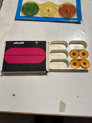 Máquina de escribir Olivetti CT 606