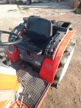Kubota ASTE A-19 Tractor