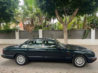 Jaguar XJ 8