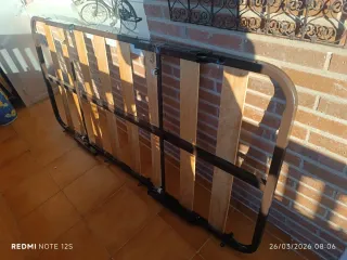 Struttura letto metallica con doghe in legno. Da 90x190