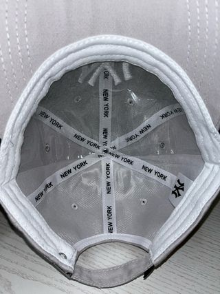 Gorra New York Yankees Gris y Blanca