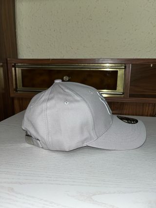 Gorra New York Yankees Gris y Blanca