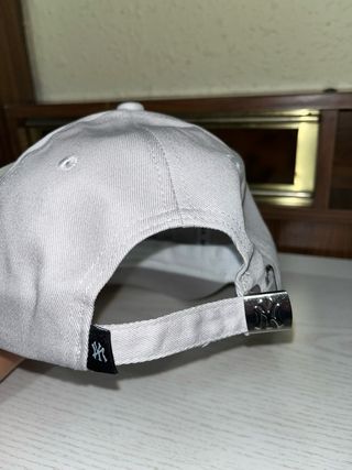 Gorra New York Yankees Gris y Blanca