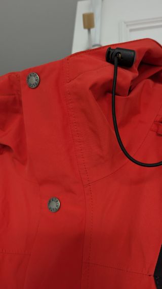 Parka The North Face Roja y Negra