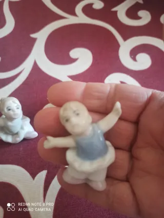 Piccole statuine in porcellana