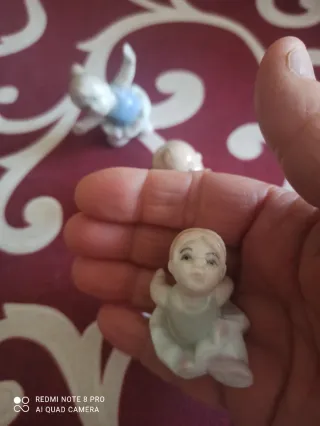 Piccole statuine in porcellana