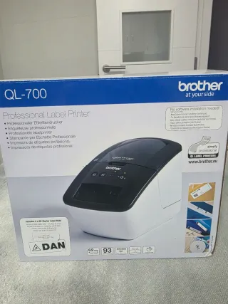 Impresora de etiquetas Brother QL-700