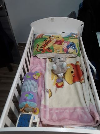 Cuna y mueble bañera infantil
