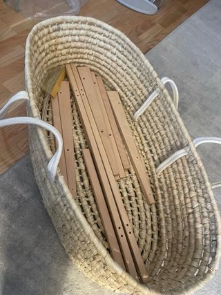 Moisés ratán con balancín y colchón