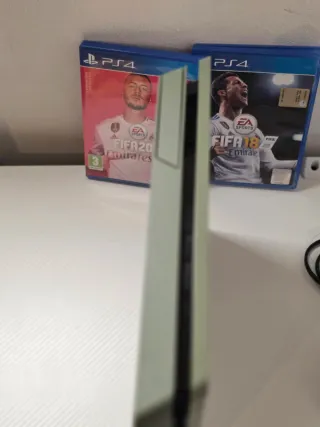 PS4 Slim Console 1tb con Controller e Giochi FIFA