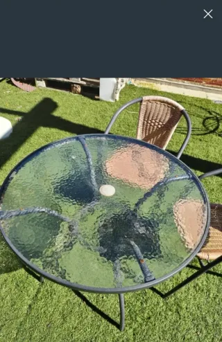 Mesa redonda hierro cristal y 2 sillas exterior