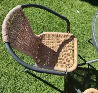 Mesa redonda hierro cristal y 2 sillas exterior