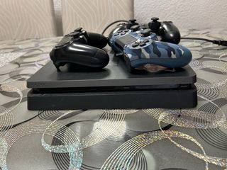 PS4 Slim Negra+ 2 Mandos piezas +Cables + 1 mando