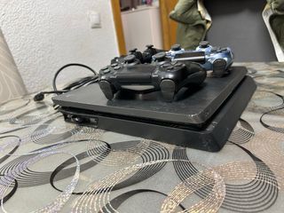 PS4 Slim Negra+ 2 Mandos piezas +Cables + 1 mando