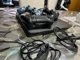PS4 Slim Negra+ 2 Mandos piezas +Cables + 1 mando
