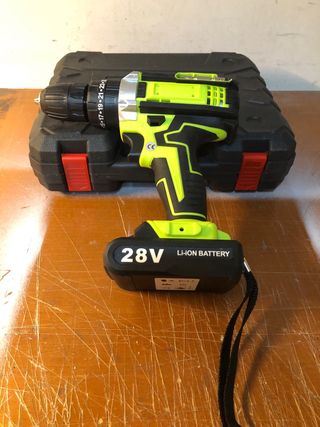 Taladro Atornillador Percutor con Maletín nuevos