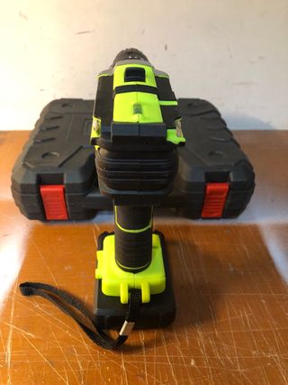 Taladro Atornillador Percutor con Maletín nuevos