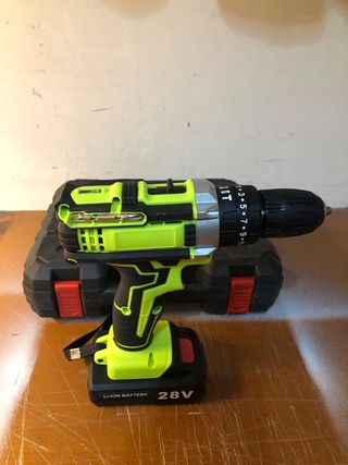 Taladro Atornillador Percutor con Maletín nuevos