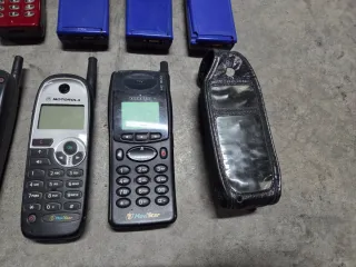 Lote 7 teléfonos antiguos: Nokia, Motorola, Maxon