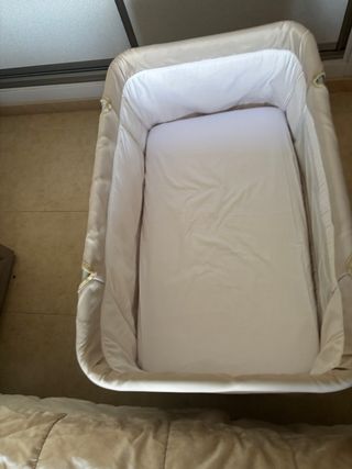 Minicuna de viaje con colchón y ropa