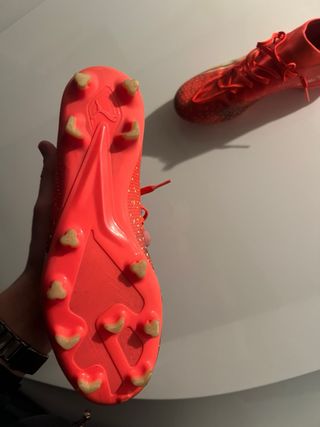 Botas de fútbol Puma rojas – estado excelente