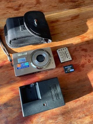 Cámara Digital Olympus FE 5000 Plata 10MP