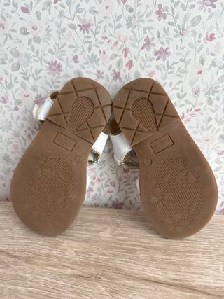 Sandalias blancas 23