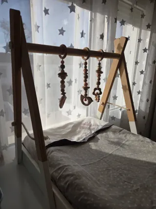 Gimnasio de madera para bebé