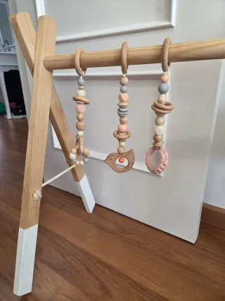 Gimnasio de madera para bebé
