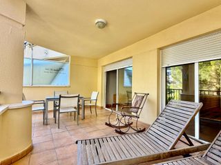 Totalidad del mobiliario de exterior y comedor