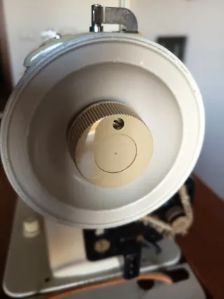 Máquina de coser Singer con motor. Entrega persona