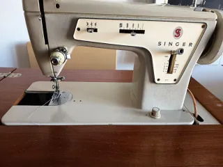 Máquina de coser Singer con motor. Entrega persona