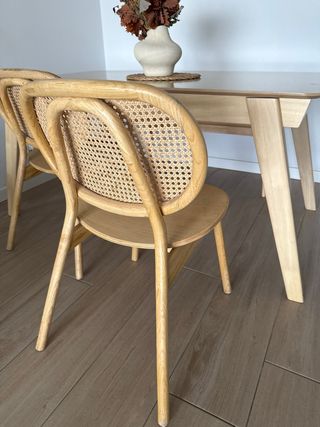 Mesa extensible y 2 Sillas Comedor Rattan y banco