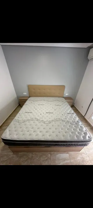 Canapé de tela y madera