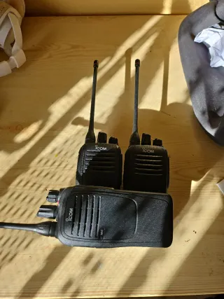 3 Radios Icom Walkie Talkie
