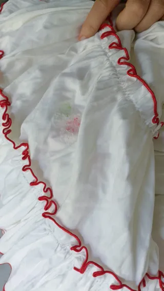 Falda Rociera Blanca con Bordado Rojo
